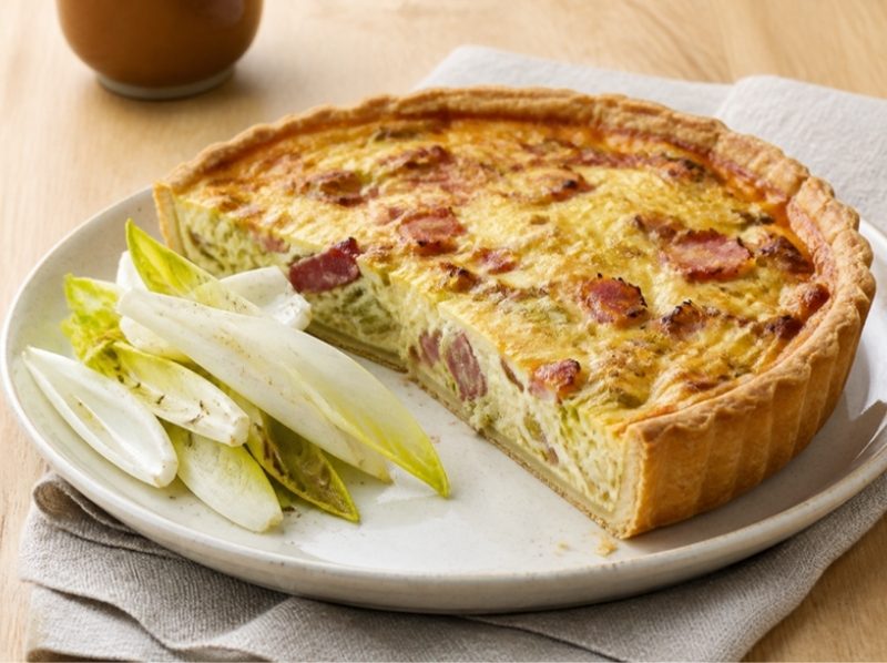 Quiche aux poireaux et lardons, salade d’endives