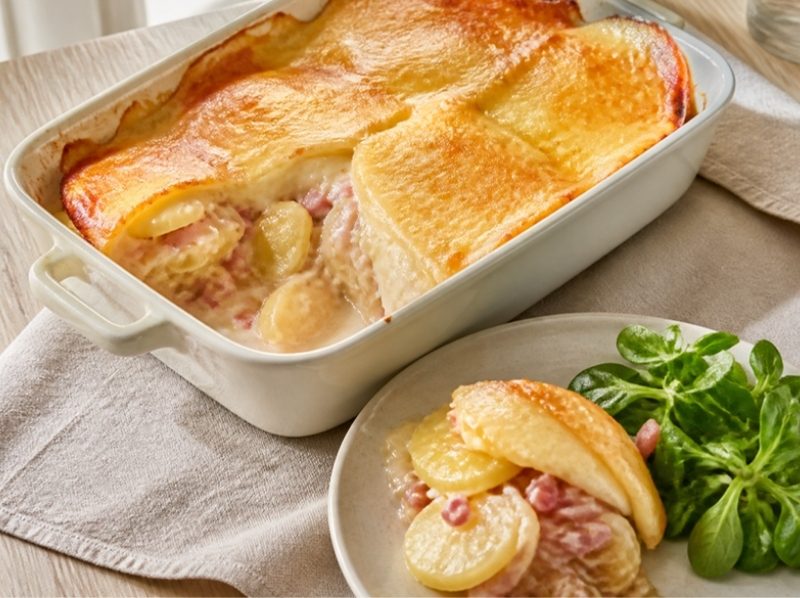 Tartiflette au reblochon, salade de mâche